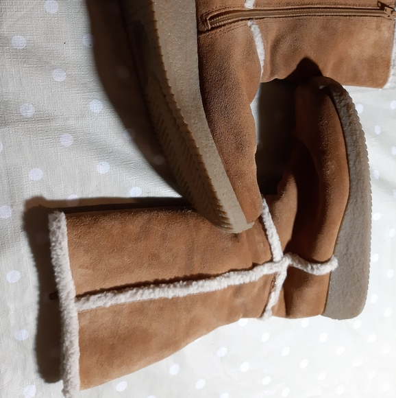 Host pick EUC Leather suede winter boots -platform - faux fur - Picture 3 of 5